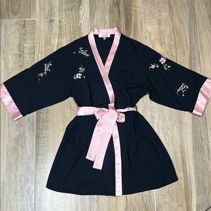 Oscar de la Renta Kimono Robe Medium‎ Black w/Pink Satin Trim Floral Embroidery